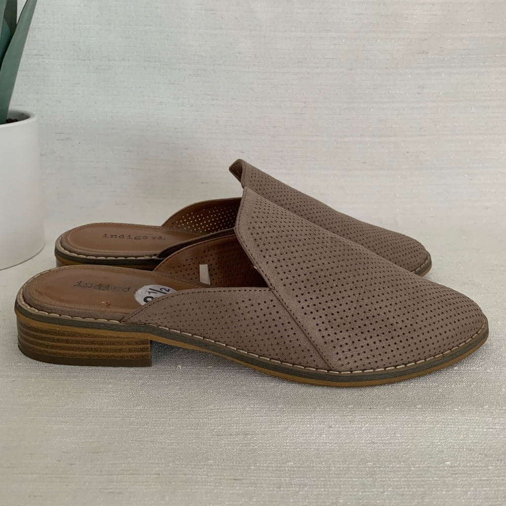 Indigo Rd. Perforated Microsuede Taupe Slide Mules Woman’s 8.5M